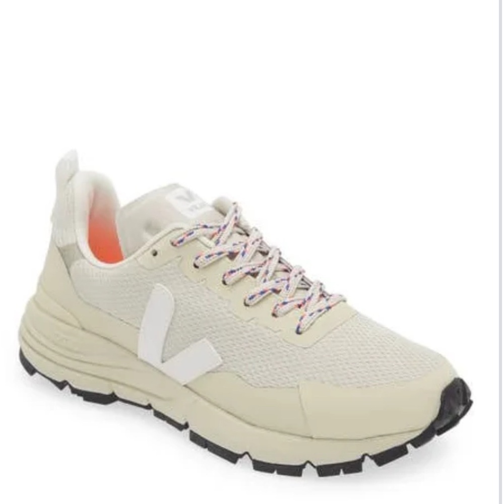 Veja Dekkan Alveomesh Sneaker women’s size 8